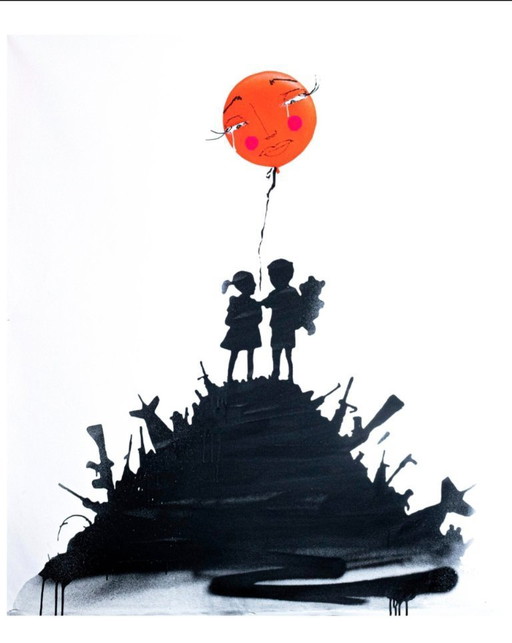 Utopia – Kids on Guns Hill with balloon
