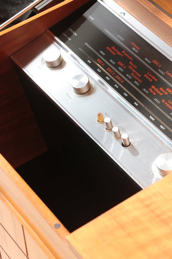 Image 1 of Giradischi vintage HMV 2351 – Mobile audio inglese anni '70