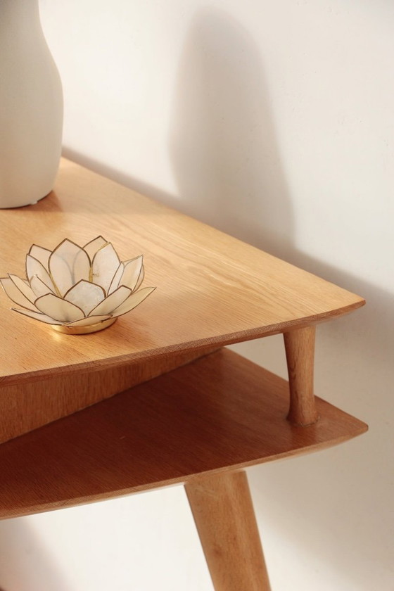 Image 1 of Massief eikenhouten consoletafel met driepootframe – Vintage & gerestaureerd