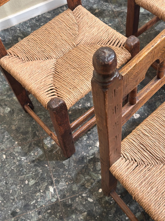Set van 8 brutalistische, handgesneden eetkamerstoelen, Spanje (photo 6 of 8)
