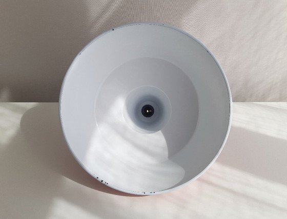 Image 1 of Louis Poulsen oranje emaille hanglamp, minimalistische industriële deense hanglamp, mid century modern eettafel lamp
