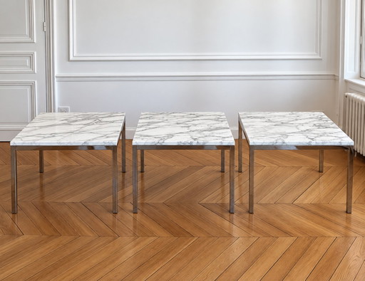 Set aus 3 Florence Knoll Couchtische – Calacatta-Marmor & Verchromter Stahl – 60 × 60 cm