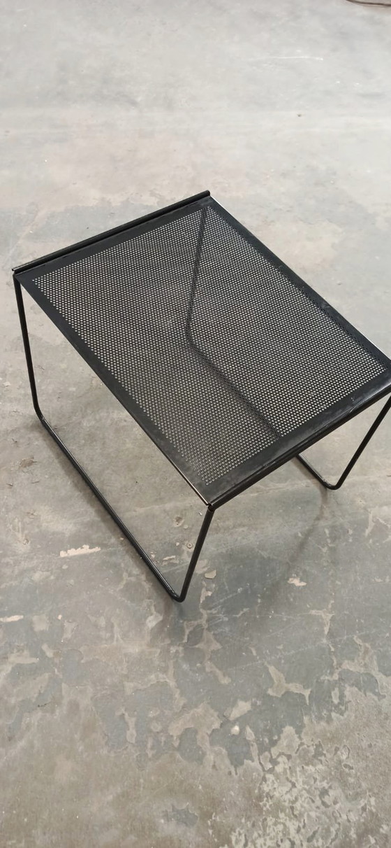 Image 1 of Table d'appoint postmoderne en métal perforé