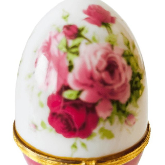 Vintage porcelain egg jewelry box, Limoges style, floral, gold hinge, 1980s – Decorative Objects, Brass (photo 8 of 10)
