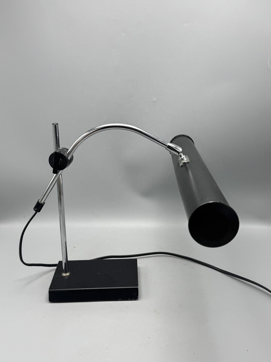 Image 1 of Stijlvolle verstelbare bureaulamp van OMI – Mid-Century functionaliteit met een strakke moderne uitstraling
