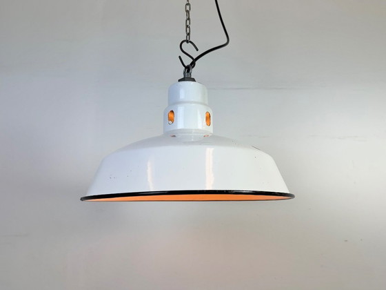 Image 1 of Industriële witte geëmailleerde fabriekshanglamp van Abolite, jaren 60