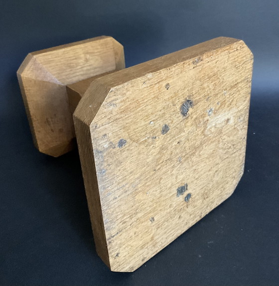 Image 1 of Juego de 4 candelabros de altar de roble francés, circa 1940.