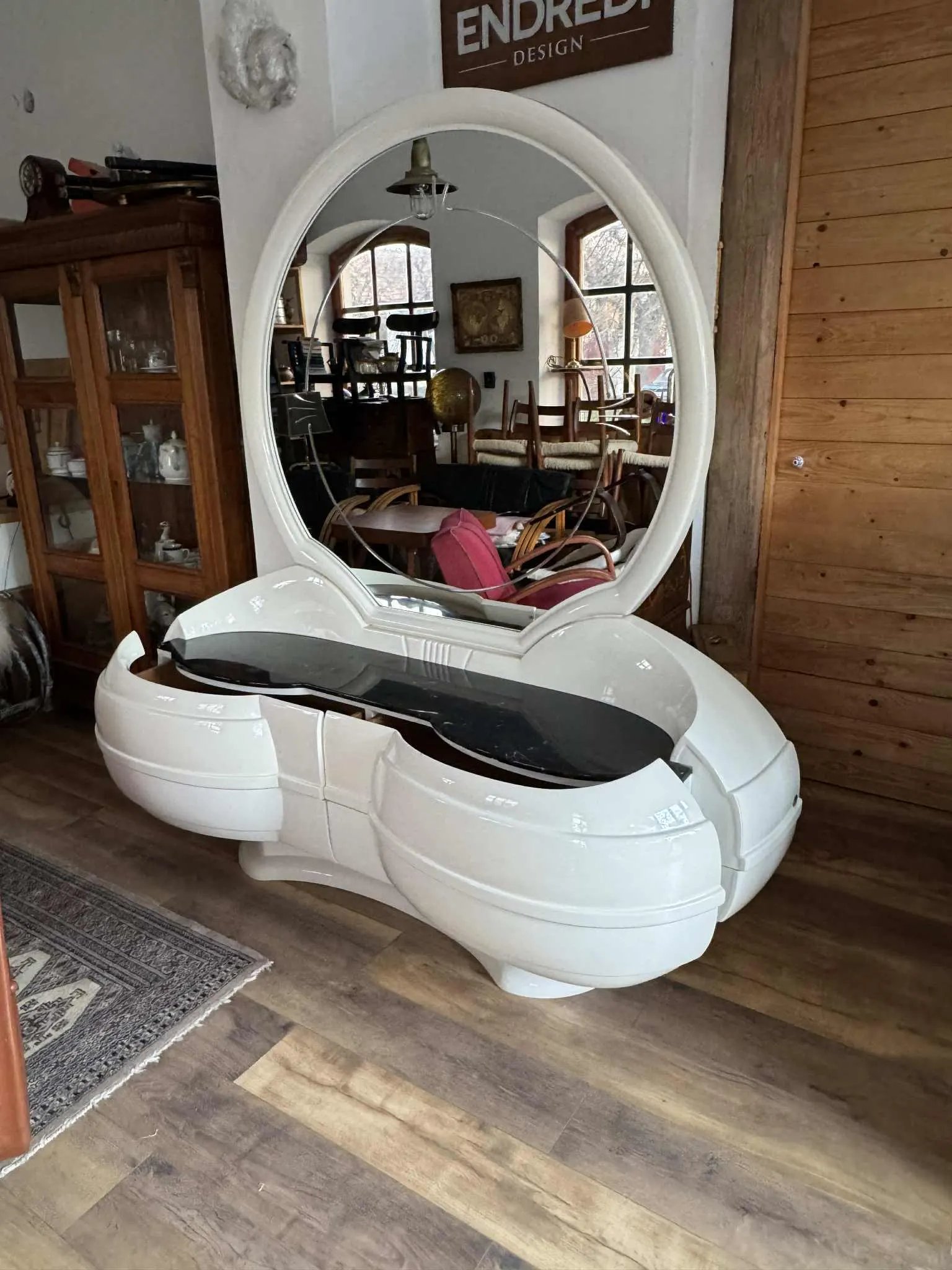 Second-hand Space Age Tables (248) | Whoppah