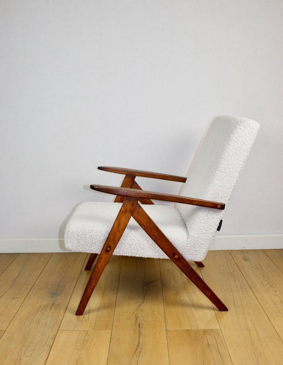 Image 1 of Poltrona vintage B-310 VAR strutturale boucle bianco anni '70 - legno marrone