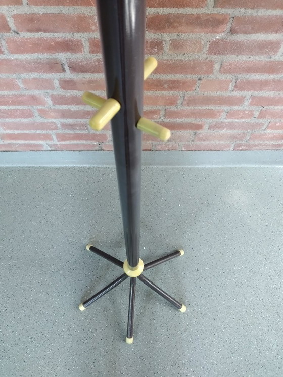 Image 1 of appendiabiti, anni '60