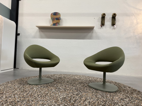 Image 1 of 2 Artifort Shark Draaifauteuils Kvadrat stof groen 