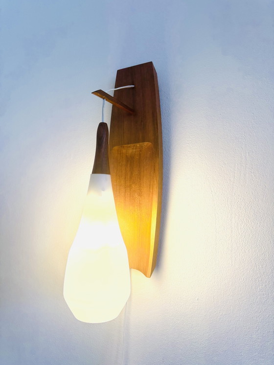Image 1 of wandlamp in hout en mat opaalglas van LUXUS, ZWEDEN, 1960