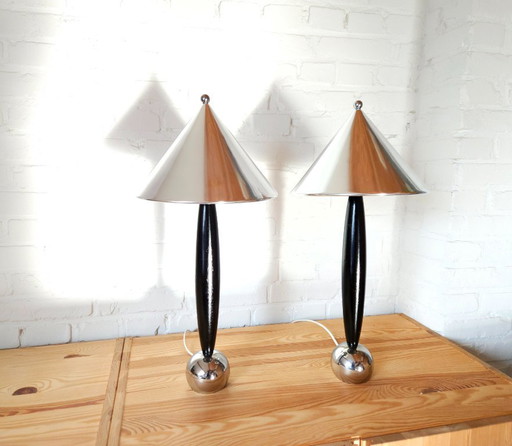 1 van 2 stilistische vintage tafellamp met aluminium kap, minimalistische lamp met geometrische vormen; nog 2 beschikbaar