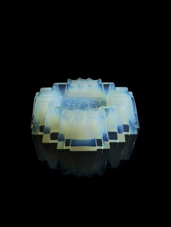Image 1 of Cendrier vintage Sabino Paris, années 1930, verre opalin irisé, Art déco, Les Pastilles, Philippe Decelle