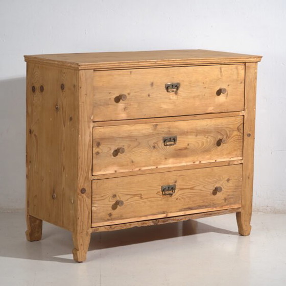 Commode d'Europe centrale à trois tiroirs en pin lavé – Europe centrale, circa 1900 – Brass, Scandinavian (photo 5 of 40)