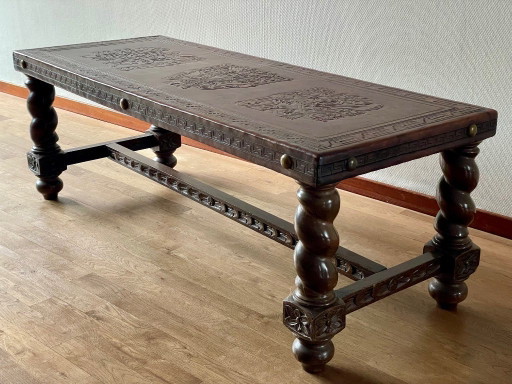Brutalistische vintage Peruaanse salontafel met geciseleerd Inca-leer (Stijl Angel Pazmino) – Jaren '60/'70