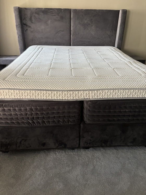 Image 1 of Luxury Swiss Sense Boxspring Vanquish 180x210 + Mattress & Topper (Incl. Hockers) suede