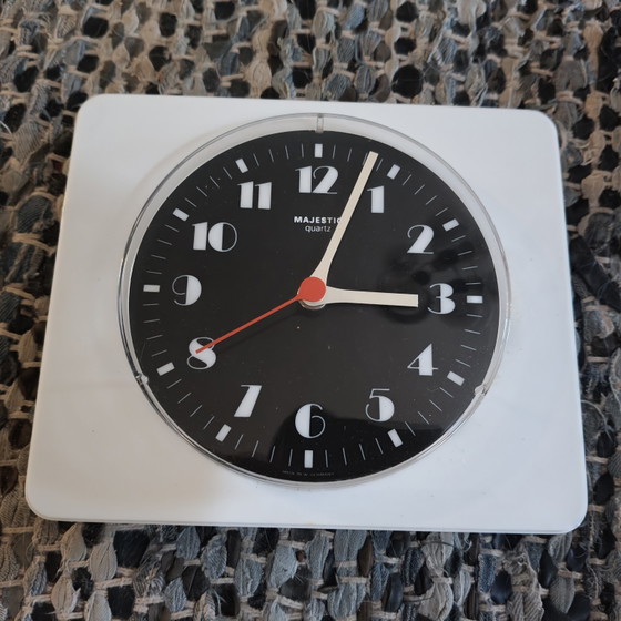 Image 1 of Vintage minimalistische wandklok uit West-Duitsland – Majestic Quartz