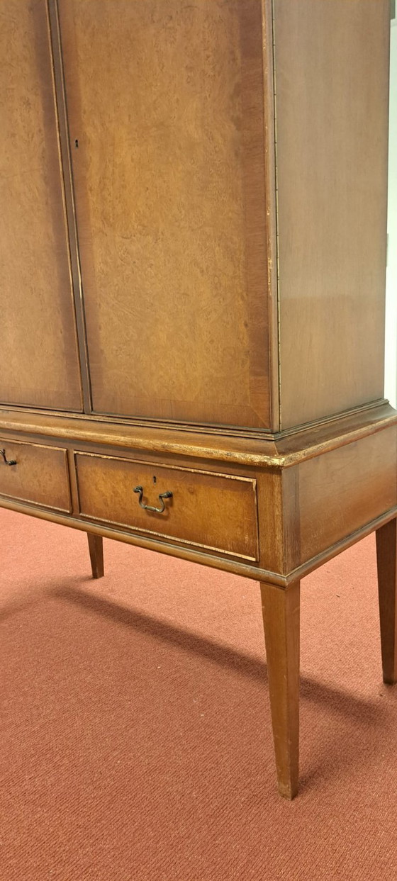 Image 1 of Meuble classique en noyer | style antique/rétro | années 1940-1950