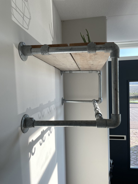 Image 1 of Porte-manteau avec étagère - style industriel