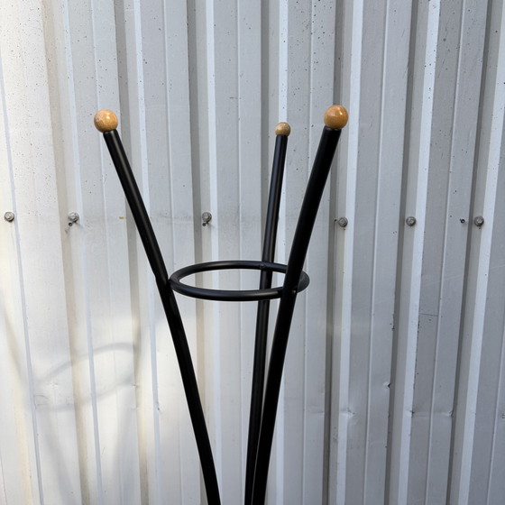 Perchero de pie de mediados de siglo – Metal, Wood (photo 3 of 5)