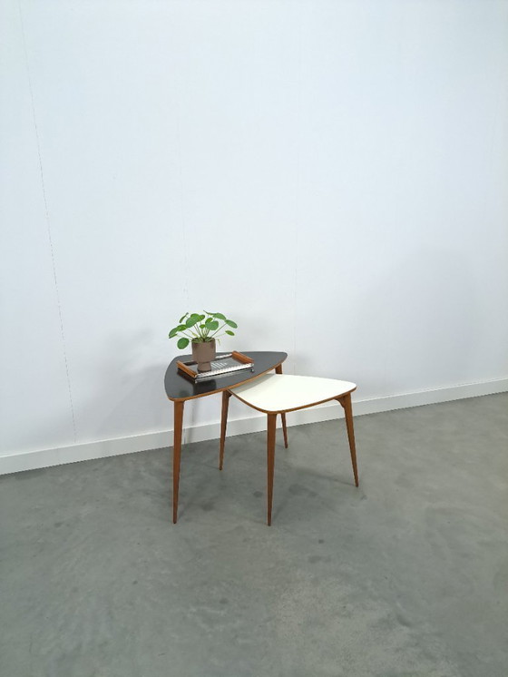 Image 1 of Set zwart wit tafel met houten poten Kaiser Köln