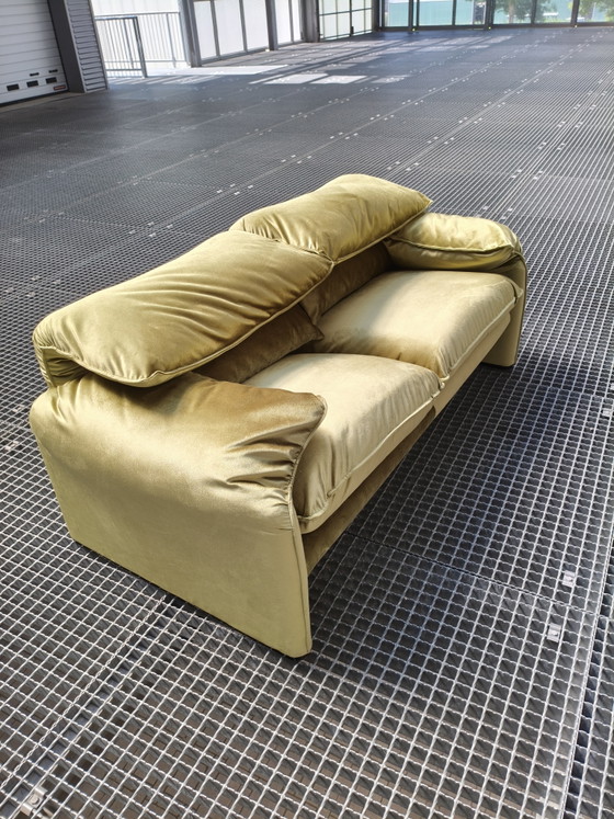 Image 1 of Cassina maralunga 40 2 zits opnieuw gestoffeerd met groen fluweel