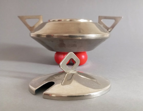 Image 1 of Sucrier postmoderne/futuriste à couvercle, plaqué nickel, reposant sur 4 pieds sphériques rouges, années 1980