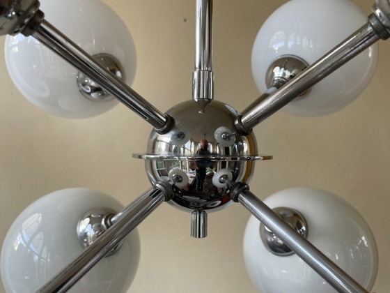 Image 1 of Lampada a sospensione Lampada da soffitto 8 lampadine opaline anni '70 francese