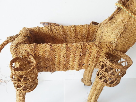 Image 1 of Bloempotstandaard in de vorm van een ezel op wielen, vintage jaren 50, rotan, riet, stro.