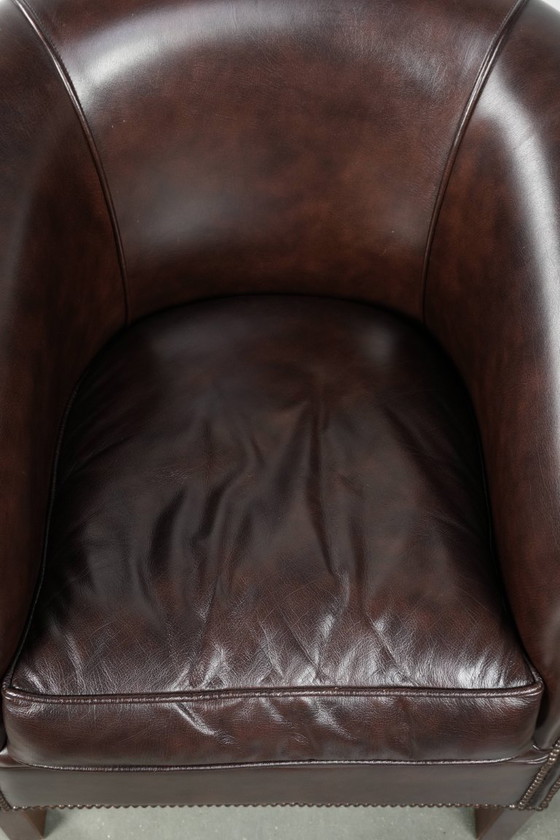 Image 1 of Club-Sessel aus dunklem Kuhfell mit zeitlosem und stilvollem Design im englischen Stil