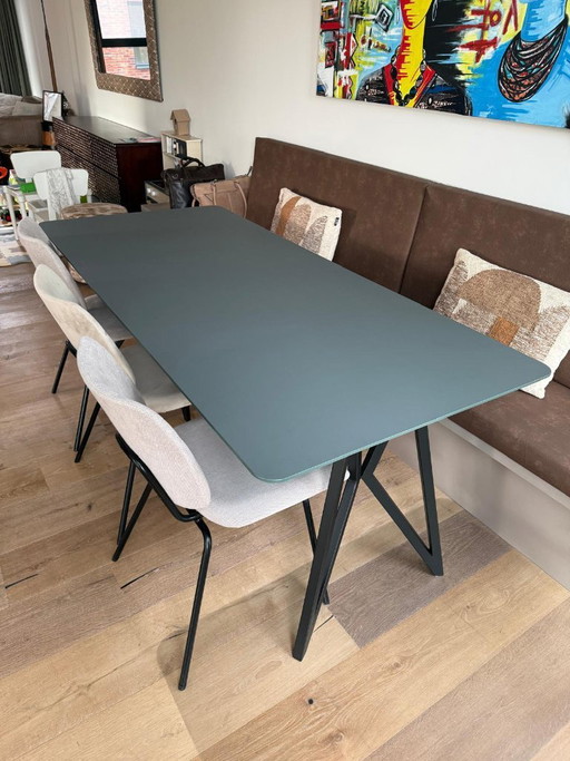 Table à manger Studio HENK