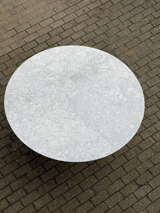 Image 1 of Original round Knoll Tulip dining table (152cm) in Carrara marble, Eero Saarinen