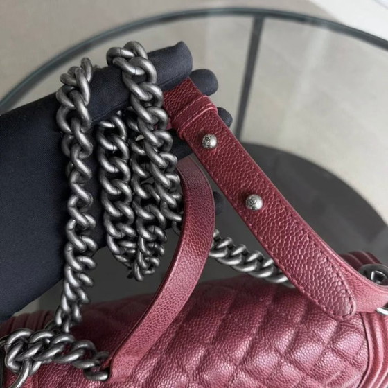 Image 1 of Borsa Chanel Boy Medium - Caviar 25 cm trapuntata bordeaux rosso scuro rutenio finiture argento Serie 19