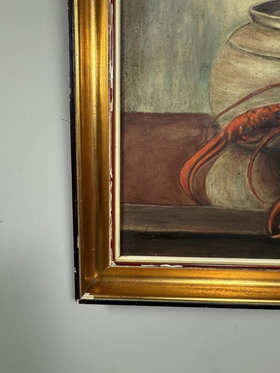 Image 1 of Naturaleza muerta con langosta y limón de R. Viliruvy, óleo sobre lienzo, Bélgica, 1951.