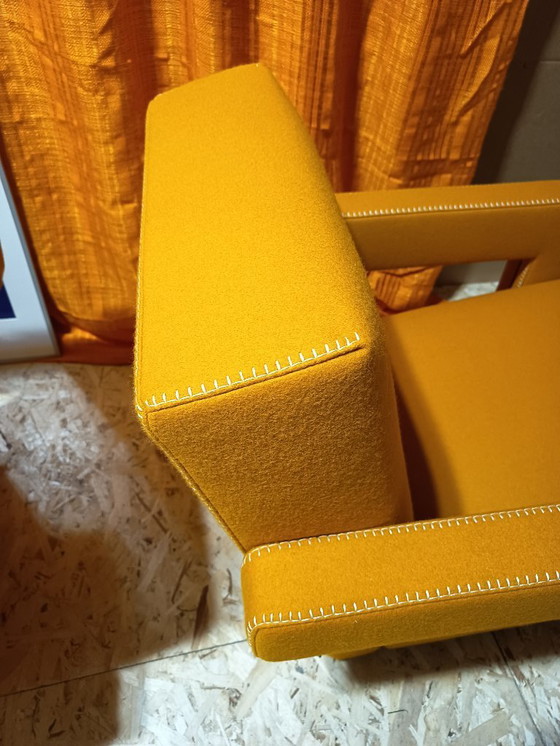 Image 1 of CASSINA Paire de fauteuils Utrecht 637 NEUF 2026 en laine KVARD Moutarde par Gerrit Rietveld