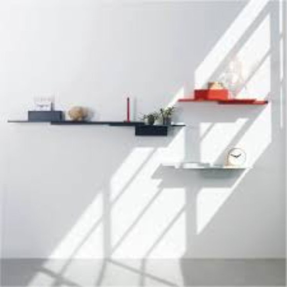 Designer-Wandregal Bücherregal Red Duplex von Frederik Roije – puik design, Zeitungsständer, Metal (photo 6 of 7)