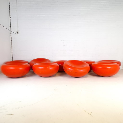 9x hocker van Installatie "Globules" van Brigitta Weimer 