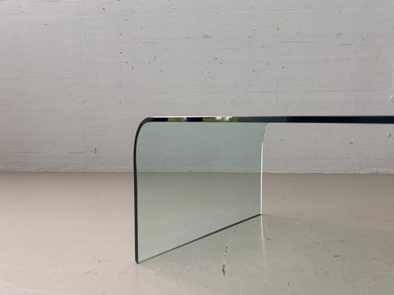 Image 1 of Glazen salontafel van gebogen veiligheidsglas, jaren 70.