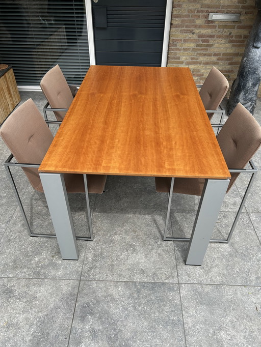 Arco graphic dining table