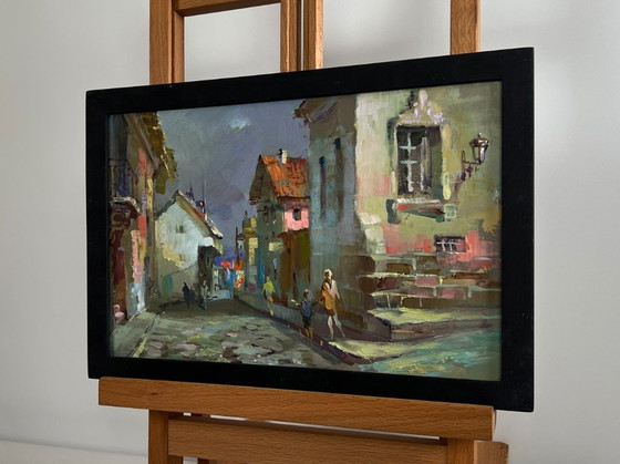 Image 1 of Origineel olieverfschilderij: Somber stadslandschap, wandelend door de stadsstraat.