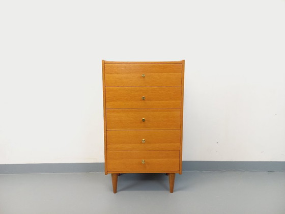 Image 1 of Vintage eikenhouten ladekast uit de jaren 60.