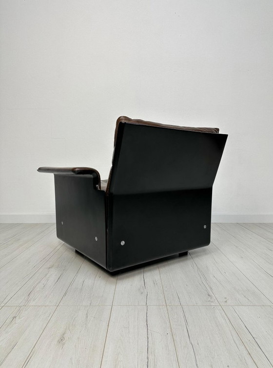 Image 1 of Vitsoe 620 loungestoel uit de jaren 60 van Dieter Rams – zwarte kuip en bruine leren fauteuil
