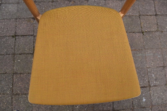 Image 1 of TAKT Kreuzstuhl – Eiche / Gelber Sitz (1/6)