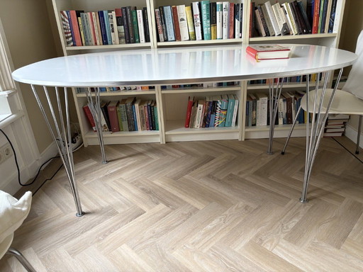 Fritz Hansen dining table