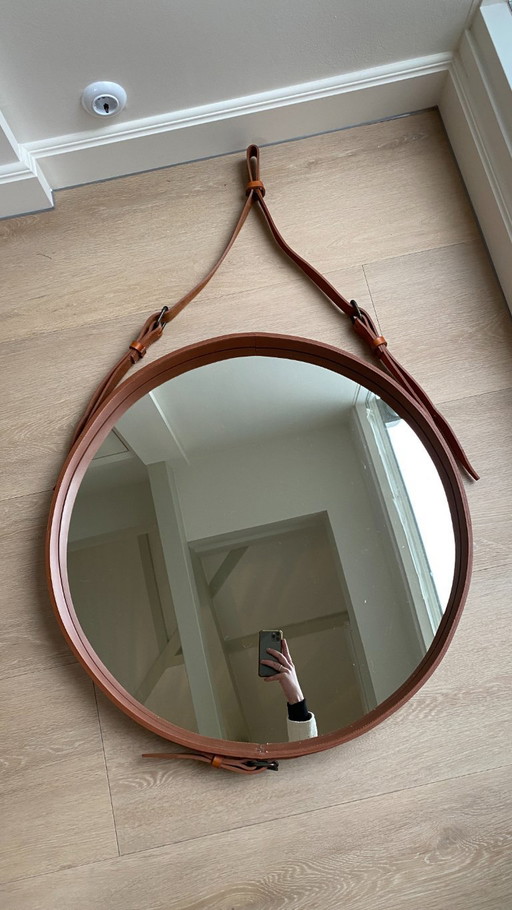 Specchio GUBI Ø70 cm Jacques Adnet pelle marrone chiaro