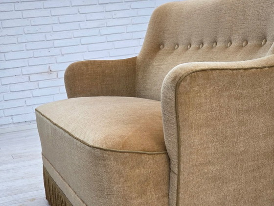 Image 1 of Sofá danés de 2 plazas, década de 1970, tapizado en terciopelo verde claro.