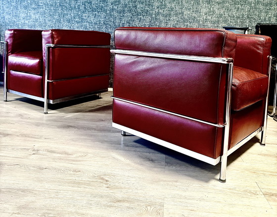 Image 1 of 2 vintage LC2 Le Corbusier stoelen in rood leer, Italië, jaren 80