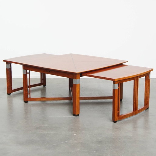In good condition Art Deco Schuitema design coffee table with extendable parts from the Decoforma series
