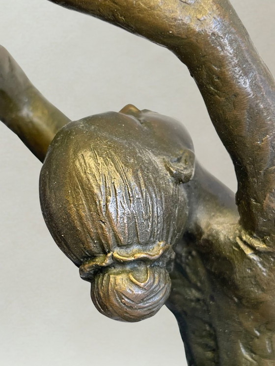 Image 1 of Art Deco sculptuur – Hoepeldanseres – Decoratief brons – Gesigneerd P. Collinet – 39 cm